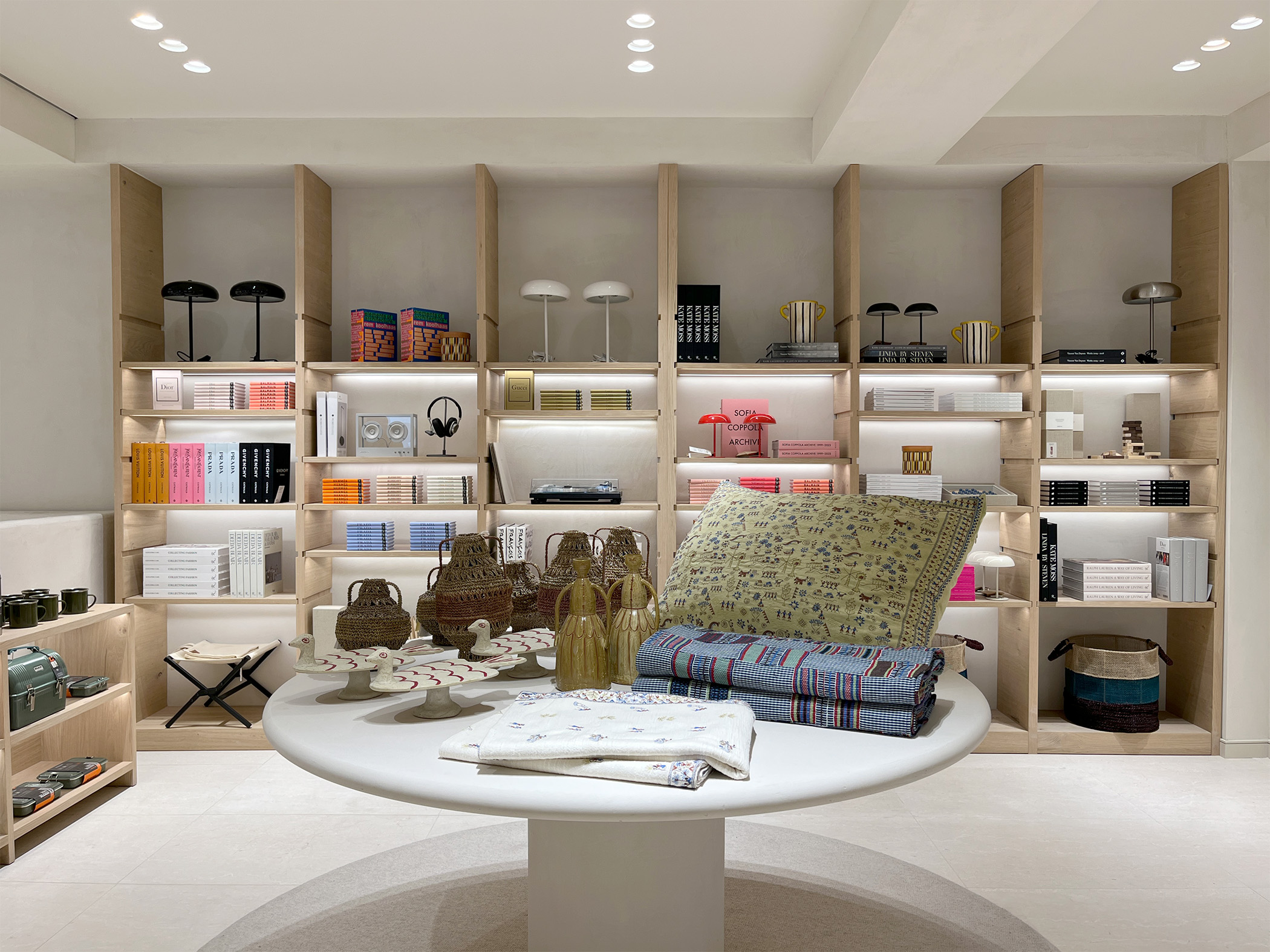 Nuovo Flagship Store Zara Home a Milano libreria e oggetti